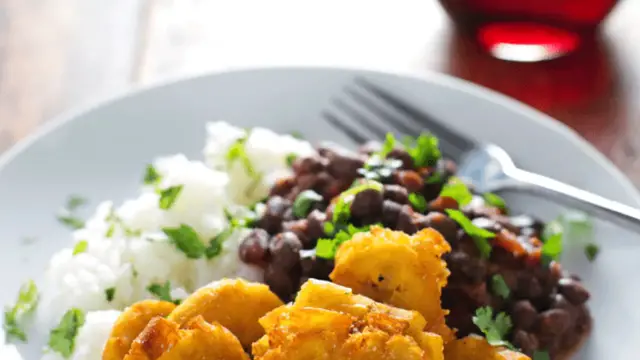 Video thumbnail for Garlic Tostones Puerto Rican Fried Plantains with Rice and Beans recipe