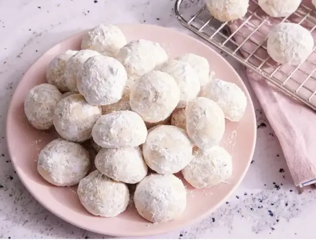 'Video thumbnail for Best Snowball Cookies Recipe '