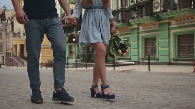 Video thumbnail for "Jake Gyllenhaal and Jeanne Cadieu Enjoy Casual Outing in NYC, Sparking Wedding Speculation"