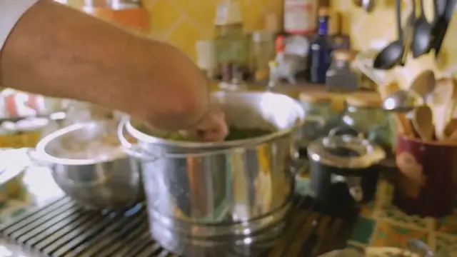 Video thumbnail for Bouillabaisse with Seafood and Saffron Recipe