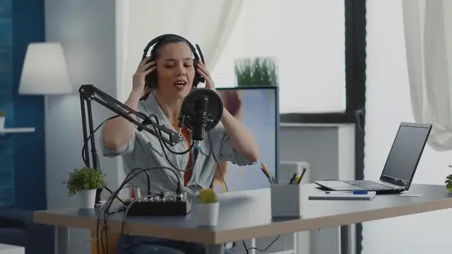 Video thumbnail for Travis Kelce Reveals the One Rule He Followed While Carrying Taylor Swift Onstage: 'Don't Drop the Baby'