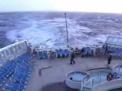 Video thumbnail for QE2 Dec 2004 - rough sea conditions
