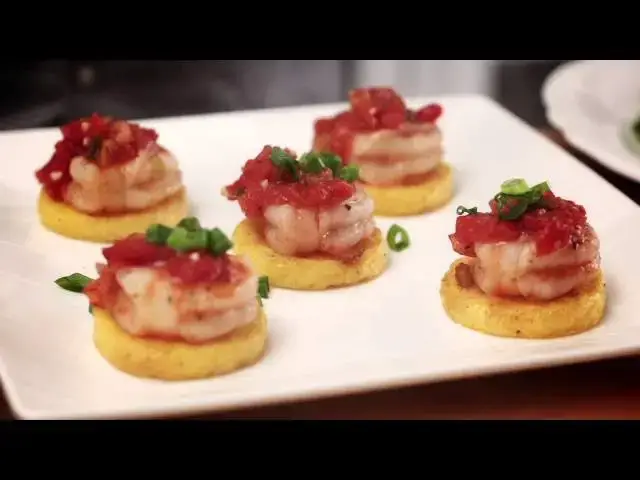 Video thumbnail for What's cooking in Paula Deen's kitchen?