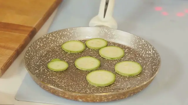 Video thumbnail for Beef and Quinoa Stuffed Zucchini