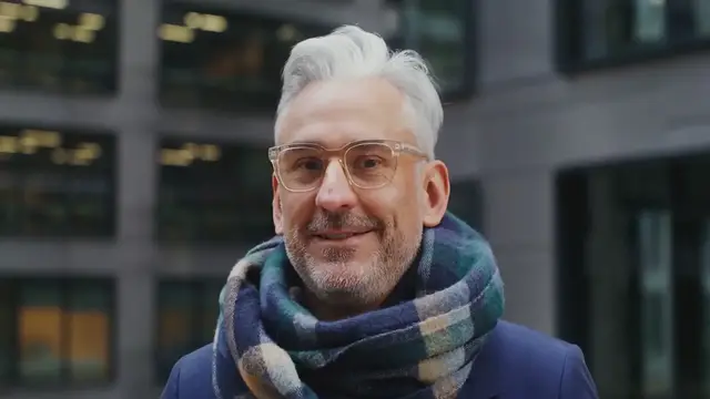 Video thumbnail for Josh Hartnett Credits the 'City of Chicago' for Keeping His The Bear Season 3 Cameo Secret: 'Really Protective'