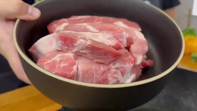 'Video thumbnail for How CHINESE CHEFS Cook SINGAPORE CHOW MEIN 🍜 (Modern Version) Mum and Son Professional Chefs Cook(720P HD)'