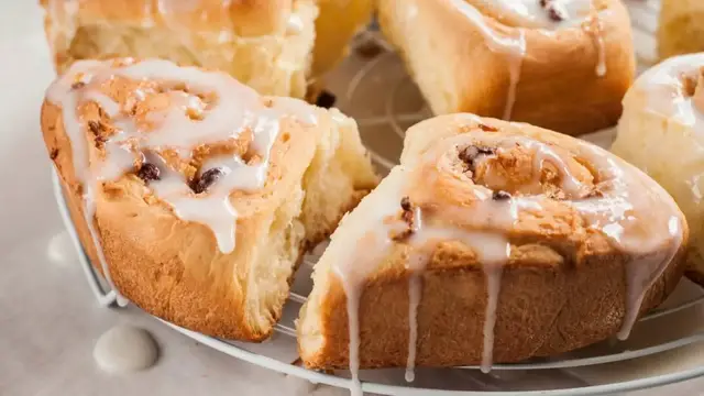 Video thumbnail for cinnamon roll recipe