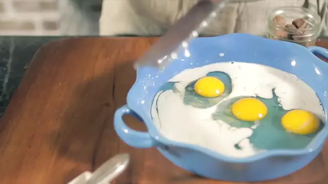 Video thumbnail for 
				 Turkey Cranberry Monte Crisco