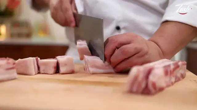 Video thumbnail for 21.Masterchef's Quick & Simple Dinner Recipes ¦ 红烧肉 家常做法 • Taste Show (1080p 30fps)