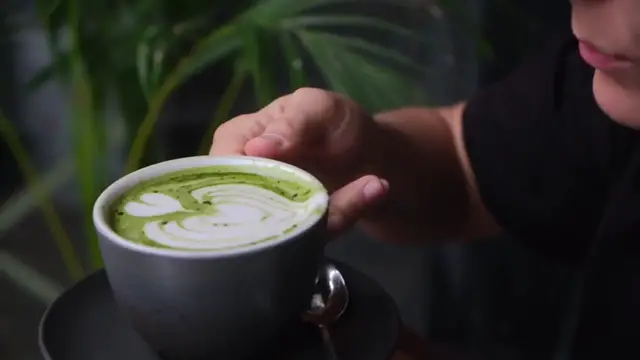 Video thumbnail for 8 Reasons to Drink Matcha for Glowing, Healthy Skin