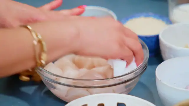 'Video thumbnail for EASY Pasta Recipe with Scallops (Scallop Pasta) (720p 24fps)'