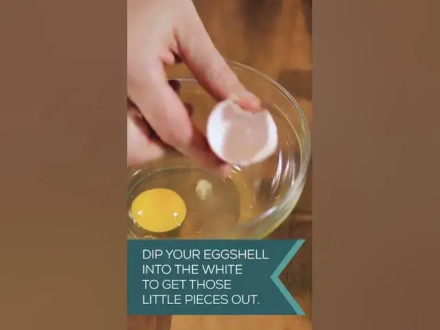 Video thumbnail for How to Get Shells Out of Eggs #shorts #pauladeen #bakingtips #cookingtips