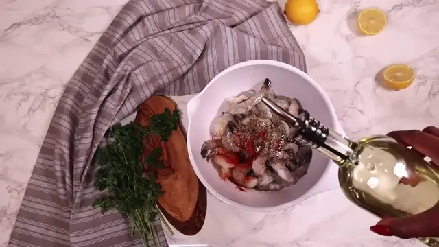 Video thumbnail for Easy_ One-Pot Creamy Shrimp Linguini(720P_HD)