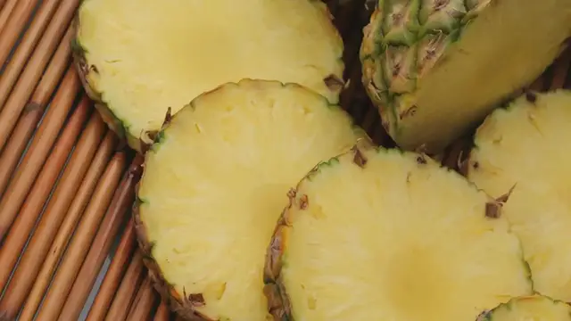 Video thumbnail for Grilled Pineapple: A Sweet and Smoky Delight