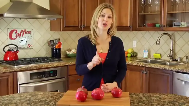 'Video thumbnail for How To Seed A Pomegranate(720P HD)'