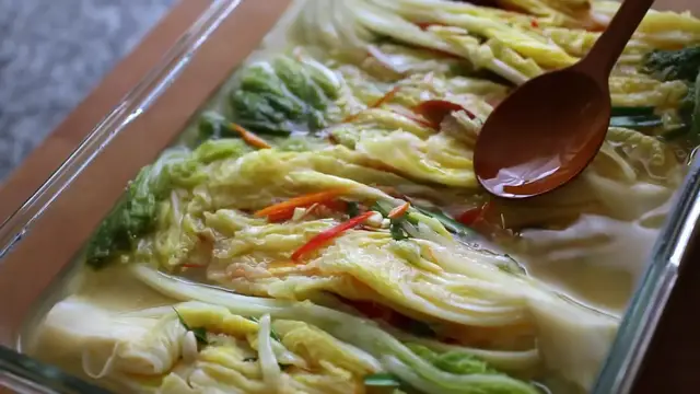Video thumbnail for Non Spicy Kimchi (White kimchi  Baek Kimchi  백김치)(720P HD)