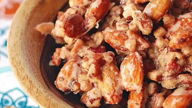 Video thumbnail for Maple Vanilla Almond Clusters recipe