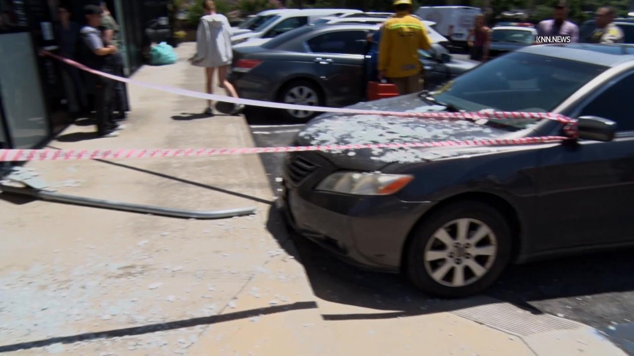 Video thumbnail for US, Los Angeles: Valencia Vehicle Crashes Into Veterinary Office Leaving Structural Damage.