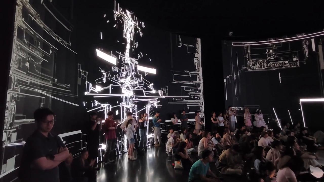 Video thumbnail for China: UFO Terminal Digital Art Light Show 2.
