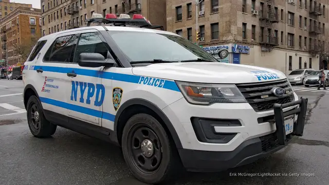 Video thumbnail for Police investigate alleged gang members in Times Square attack on NYPD officers