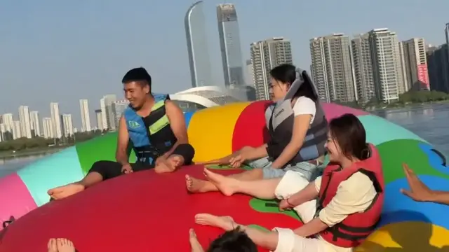 Video thumbnail for Spinning Inflatable Ride Sends Riders Splashing in Ningxia