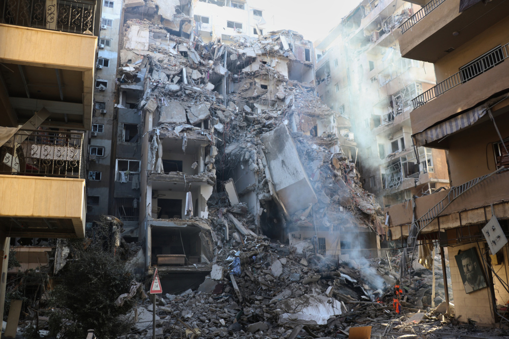 Video thumbnail for Lebanon under attack: Israeli troops advance further into the South