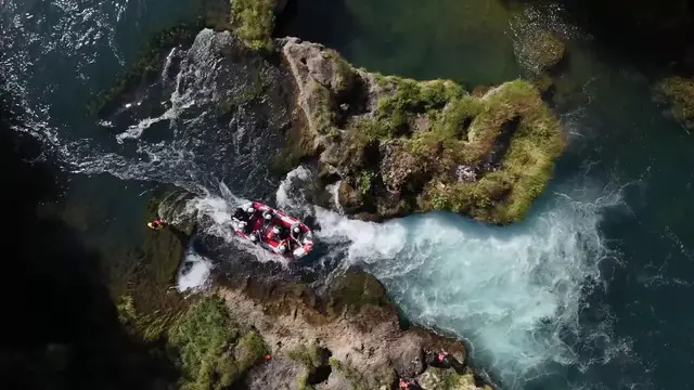 Video thumbnail for Bosnia and Herzegovina: Hundreds join annual Una Regata rafting festival in Bosnia and Herzegovina.