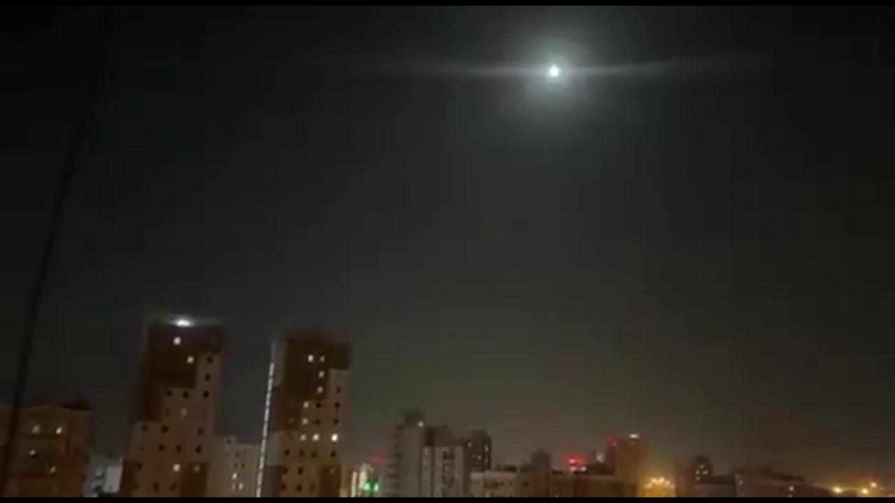 Video thumbnail for Kuwait: Kuwait Defences Aim For Iranian Missiles.