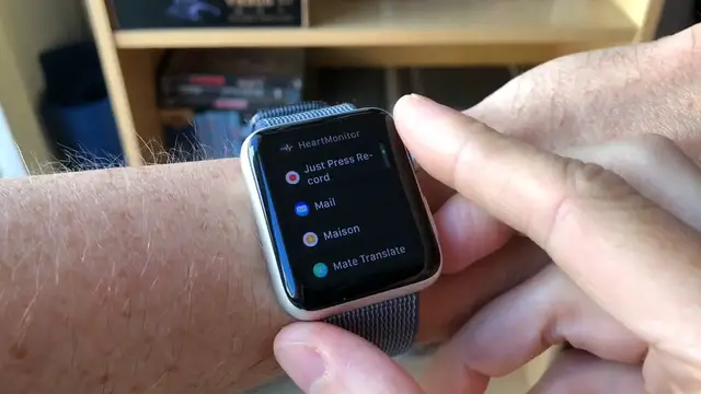 Video thumbnail for Apple Watch  comment utiliser la fonction Lever le poignet pour parler à Siri