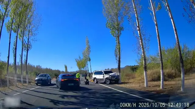 Video thumbnail for Truck Sideswipes Car Near Accident Scene in Gansu, China