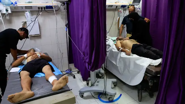 Video thumbnail for Operating theatres overwhelmed after Israeli attack on Rafah aid site: Plastic surgeon