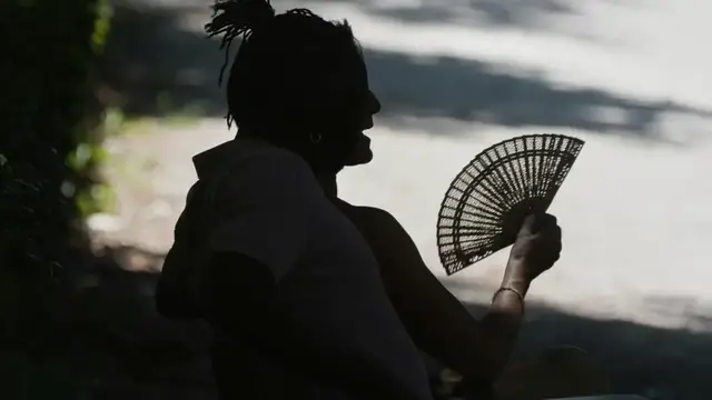 Video thumbnail for Spain reels from historic heatwave as it records over 1,000 heat-related deaths in June