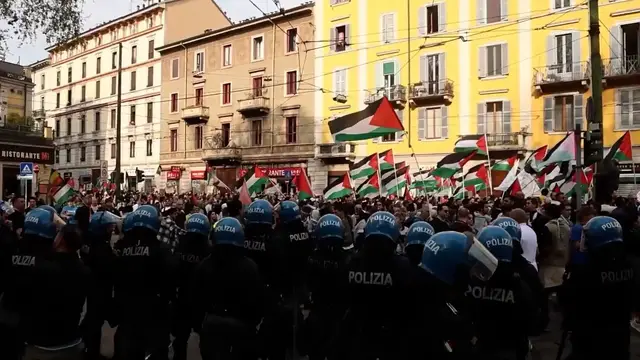 Video thumbnail for Police crack down on pro-Palestine protest in Italy
