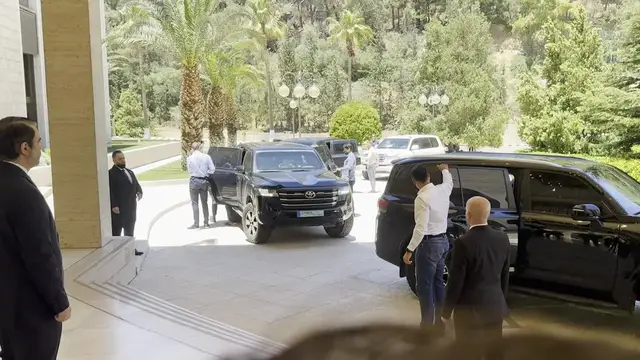 Video thumbnail for Syria: Dutch foreign ministers visited Syria, marking his first visit since fall of Assad regime.