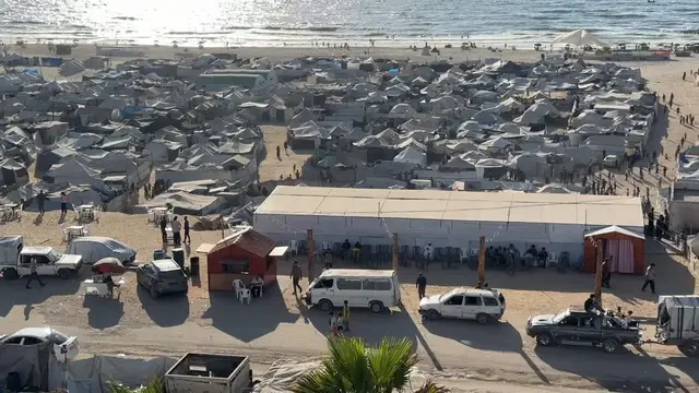 Video thumbnail for Gaza Children Find Moments Of Play 3.