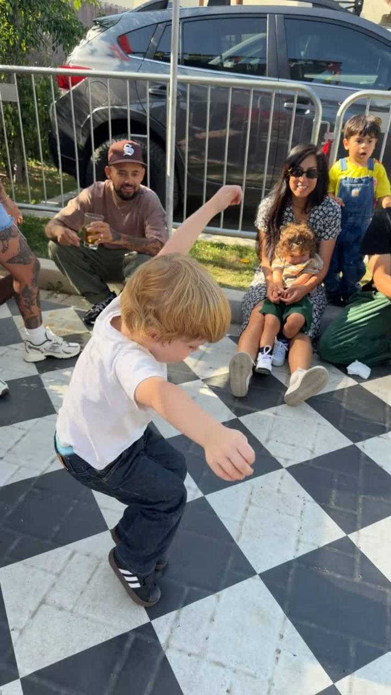 Video thumbnail for Little Dancer Steals the Show to Beat It