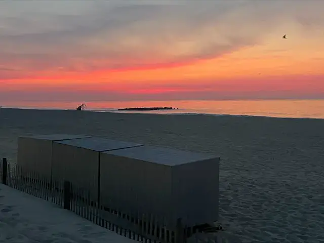 Video thumbnail for Beach towns brace for big crowds as heat wave and holiday weekend collide