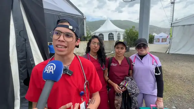 Video thumbnail for Venezuela: Veterinarians in Venezuela care for search and rescue dogs following earthquake.