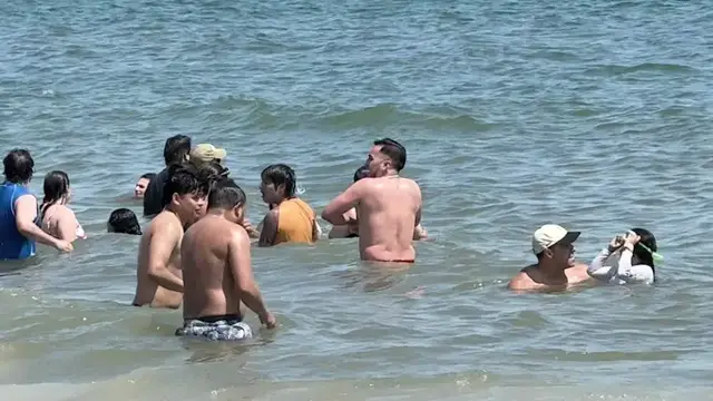 Video thumbnail for Thousands of people at Jones Beach ahead of fireworks spectacular