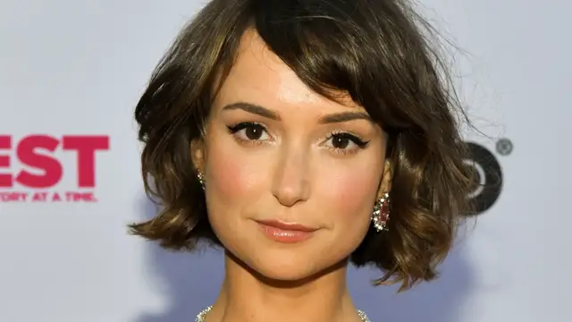 Video thumbnail for Why You Don't See Many Milana Vayntrub AT&T Commercials Anymore