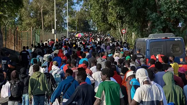 Video thumbnail for Spanish government creates new migrant shelters to ease Ceuta crisis