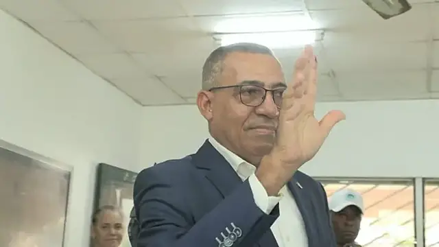 Video thumbnail for São Tomé and Príncipe's President Vila Nova projected to win second term