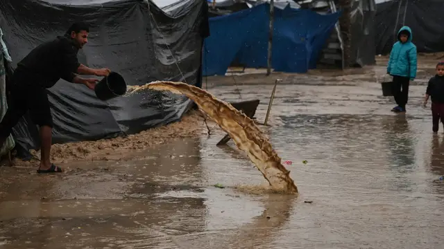 Video thumbnail for Winter misery in Gaza: Makeshift tents offer little protection from weather
