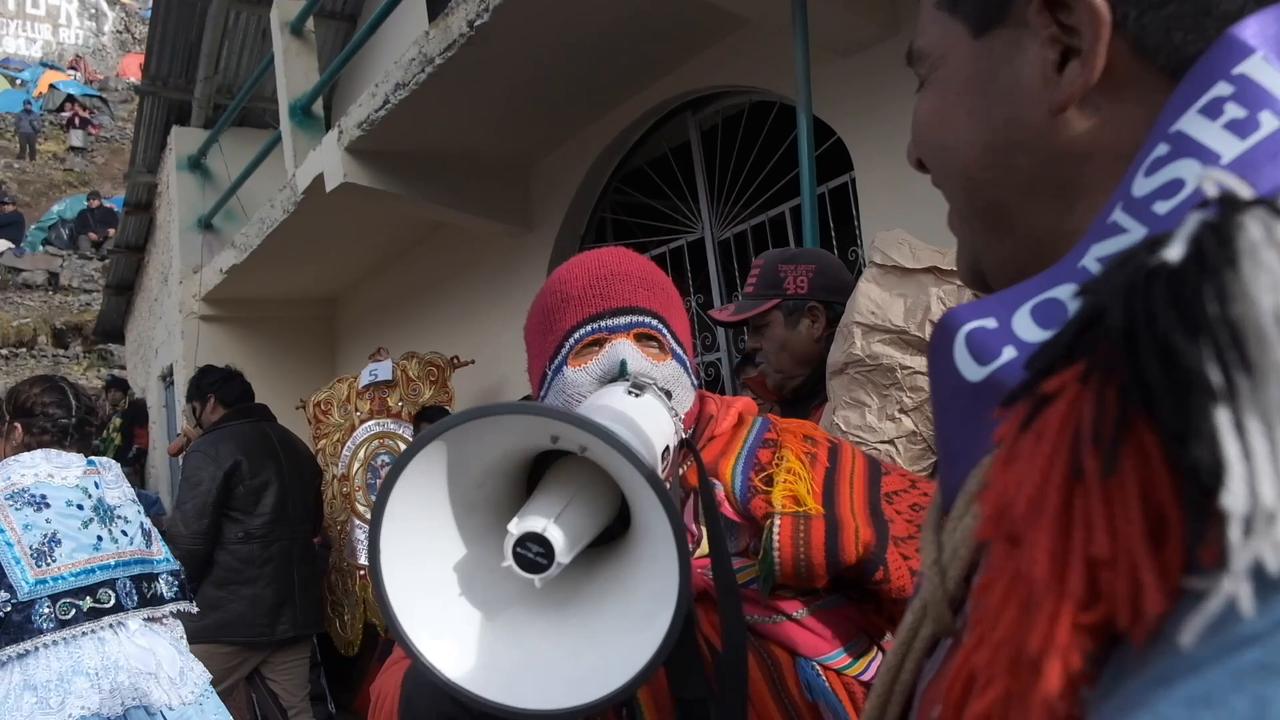 Video thumbnail for Peru: Thousands of pilgrims take part in Qoyllurit’i procession in Peru.