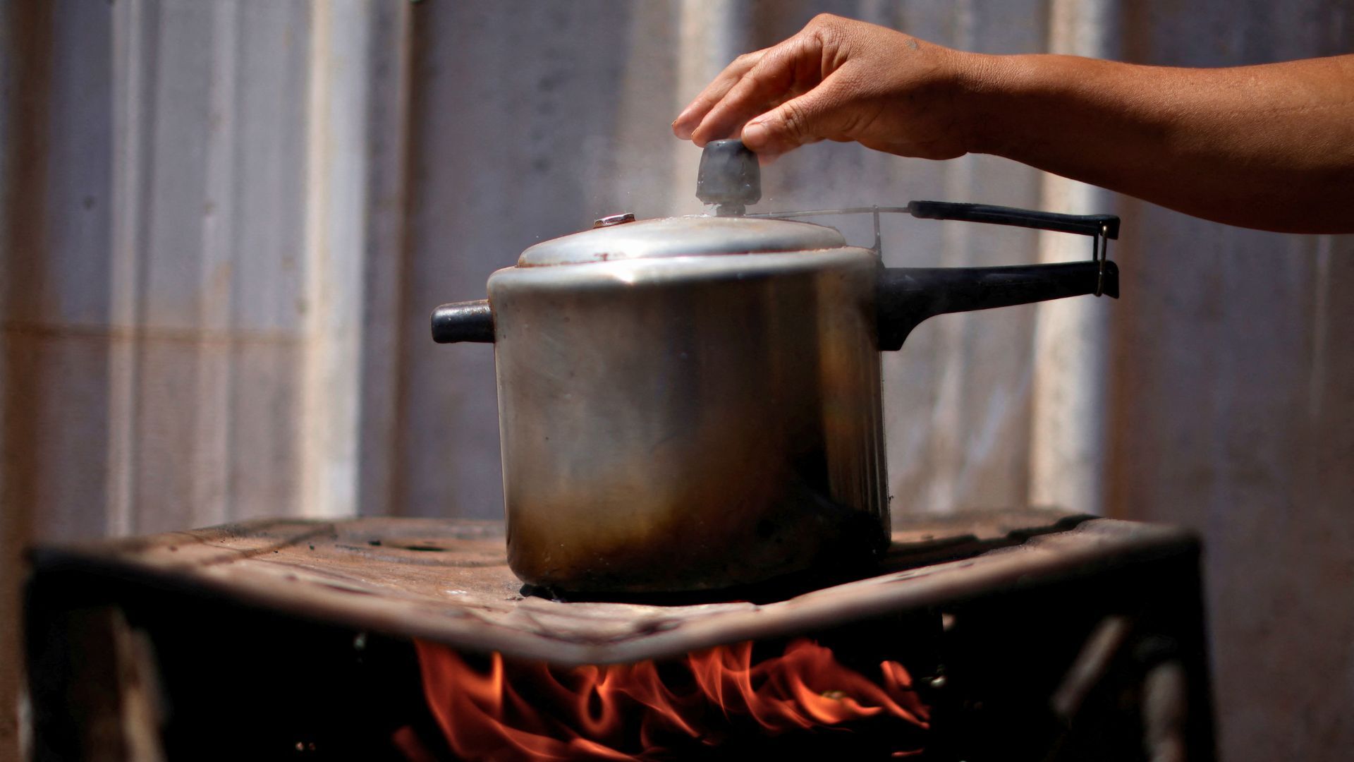 Video thumbnail for War on Iran leaves Brazilians struggling to afford cooking gas