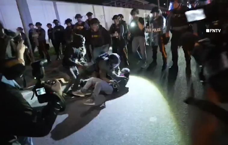 Video thumbnail for Another night of arrests as curfew imposed during ongoing clashes outside Newark ICE facility