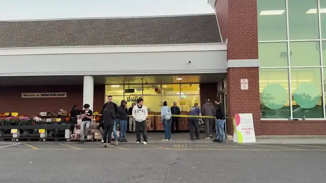 Video thumbnail for East Islip Stop & Shop closes early following small electrical fire
