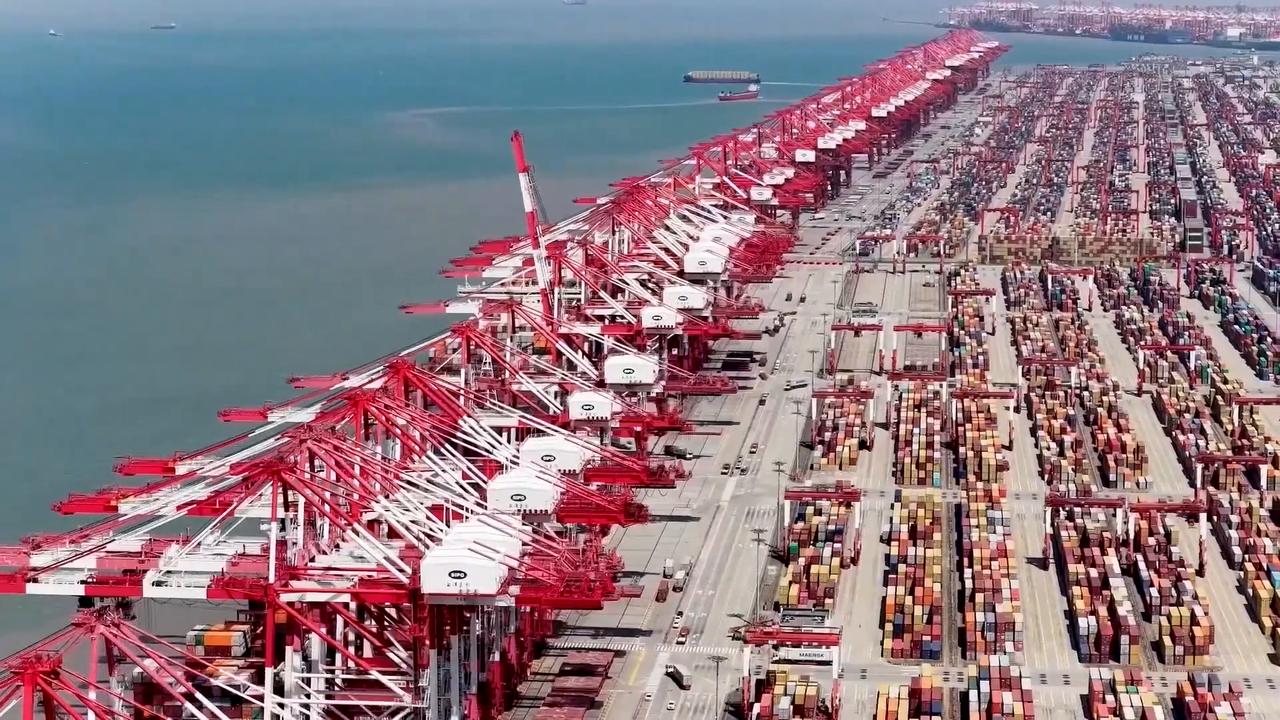 Video thumbnail for China: China's foreign trade in goods up 15.3 percent in first five months.