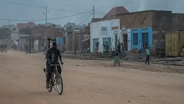 Video thumbnail for Fear and uncertainty grip Uvira after M23 seizes strategic city