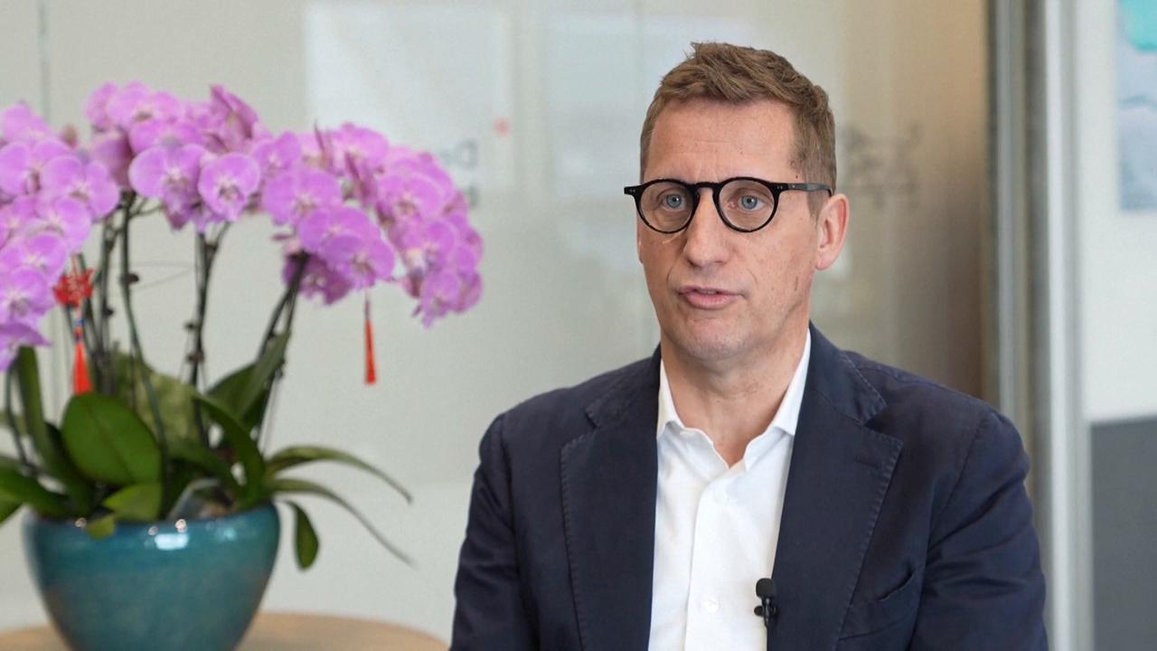 Video thumbnail for China: Foreign firms accelerate research and development investment in China.